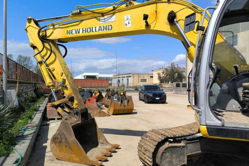 OmecoHub - Immagine NEW HOLLAND E145